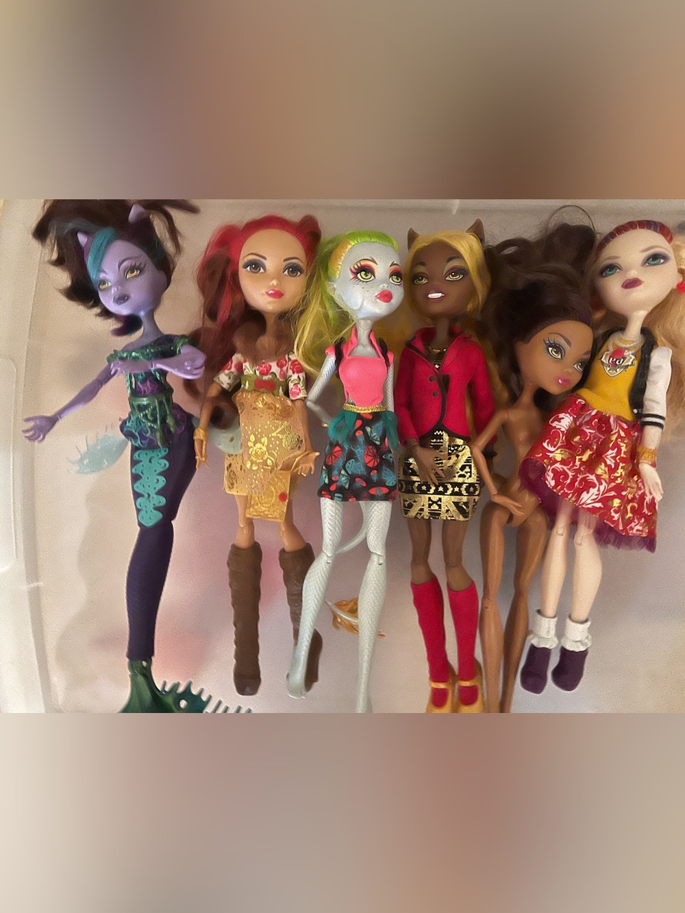Lot of Monster High and Ever After High dolls